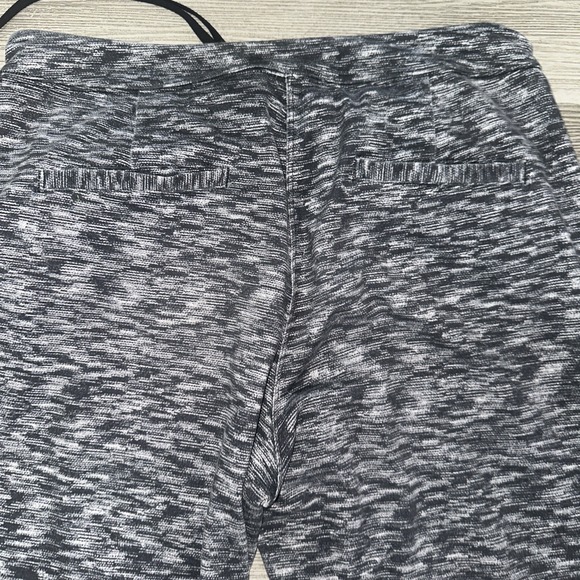 Lululemon MENS Jet Crop (Slim) Pants in Dramatic Static White Black Size 4 - Picture 7 of 8